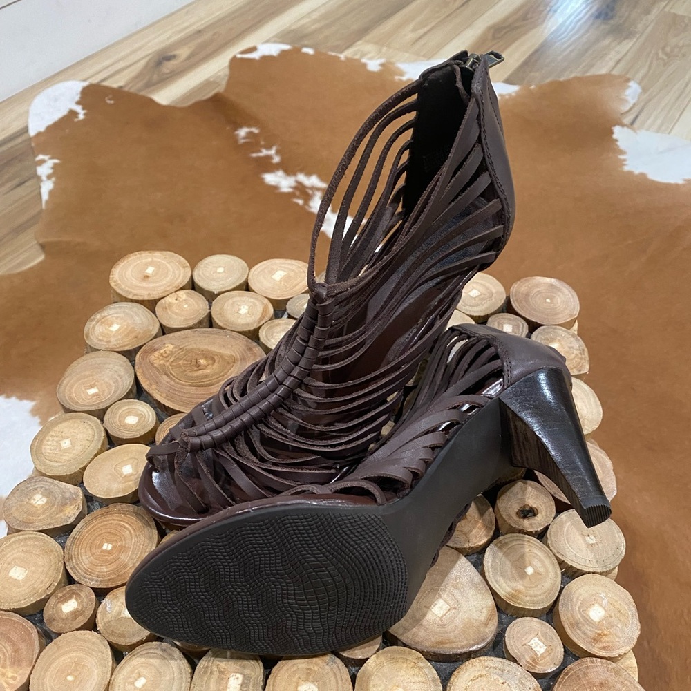 Strapy heels - Picture 2 of 2